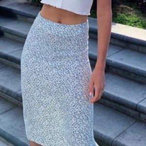 Brandy Melville White Floral skirt size XS/S